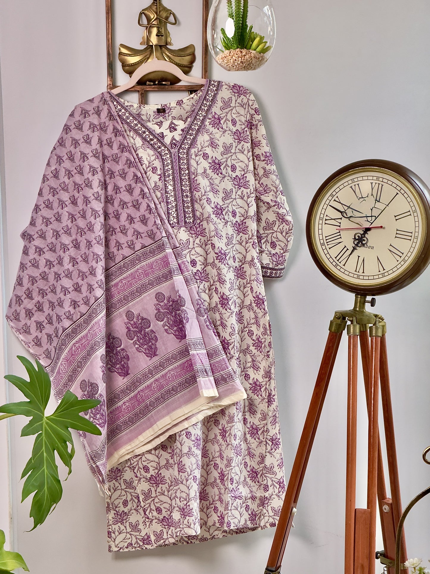 1011-lavander+offwhite churidar set