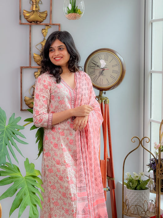1001-peach+offwhite churidar set
