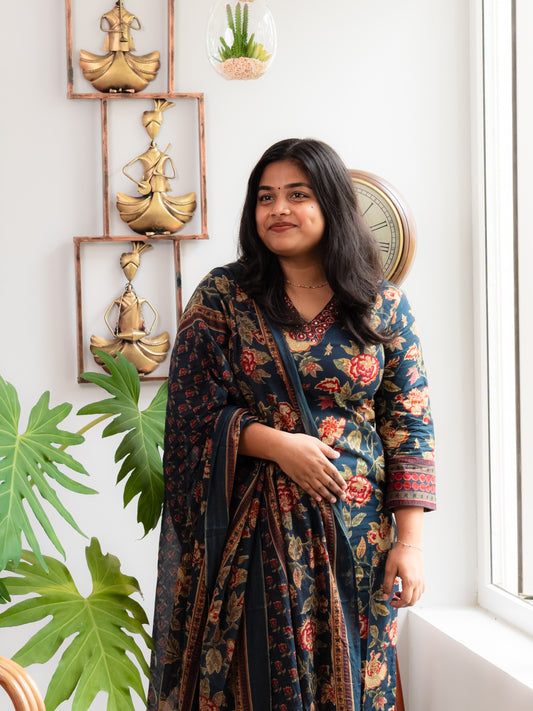 1009-navy blue churidar set